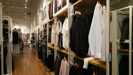 UNIQLO Bay Street image
