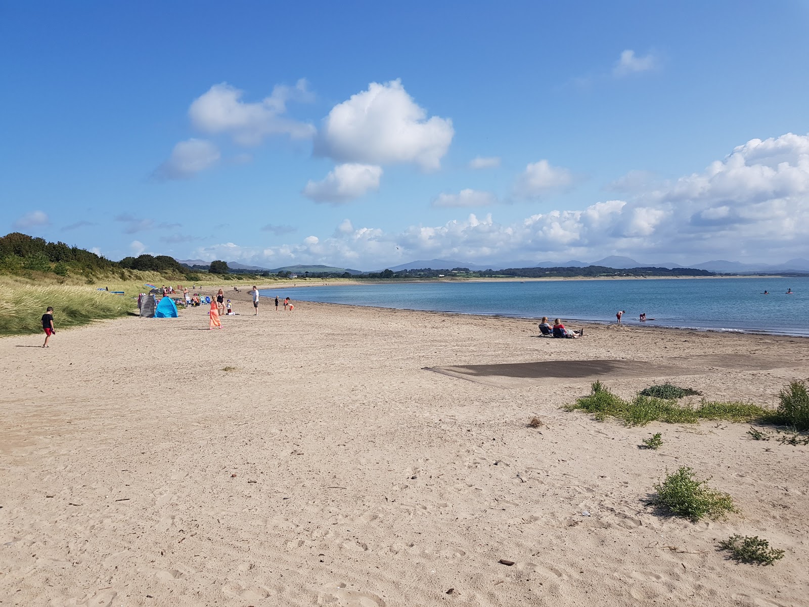 Foto de Traeth Glan-y-Don com areia cinza superfície
