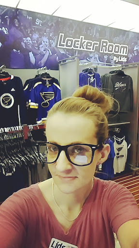 Stores to buy women's sunglasses Saint Louis