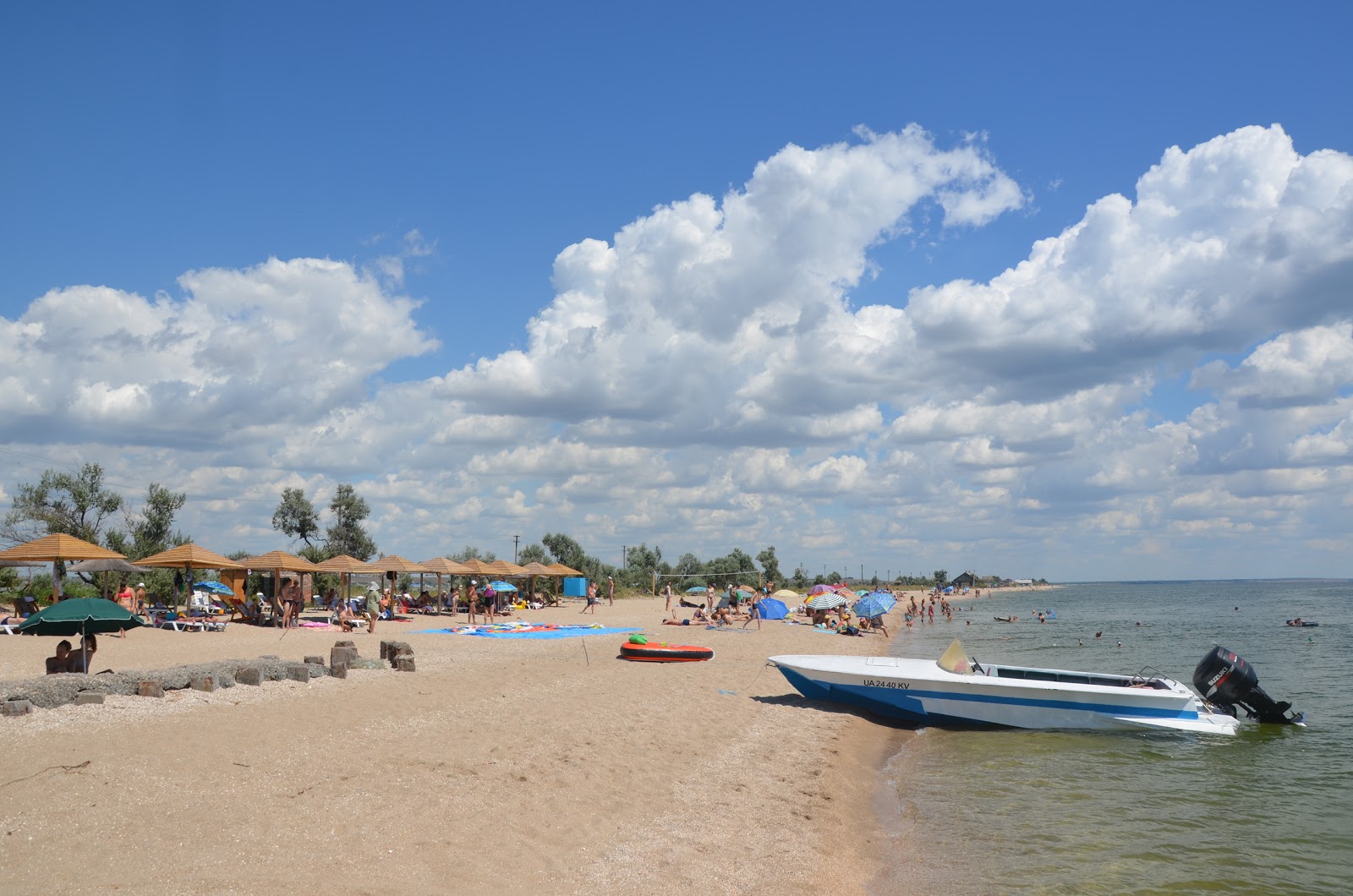 Foto von Nachalo Berdyanskoy Kosy mit geräumiger strand