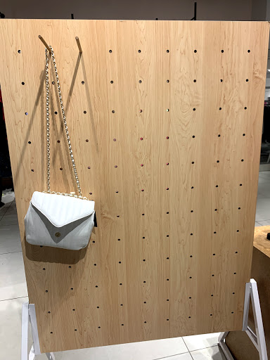 Movie Theater «North Riverside Luxury 6: Classic Cinemas», reviews and photos, 7501 W Cermak Rd, Riverside, IL 60546, USA