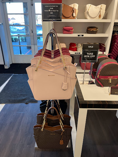 Shopping Mall «North Bend Premium Outlets», reviews and photos, 461 S Fork Ave SW, North Bend, WA 98045, USA