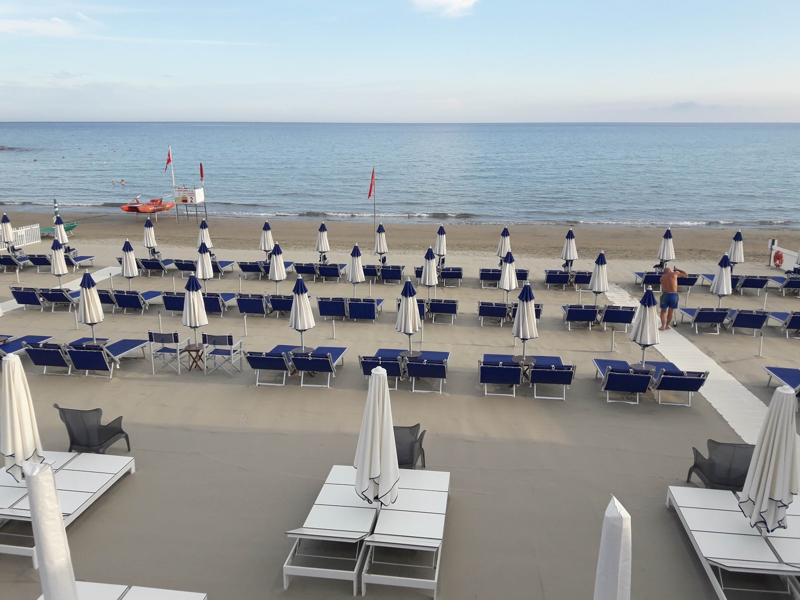 Photo de Spiaggia Marina di Andora - bon endroit convivial pour les animaux de compagnie pour les vacances