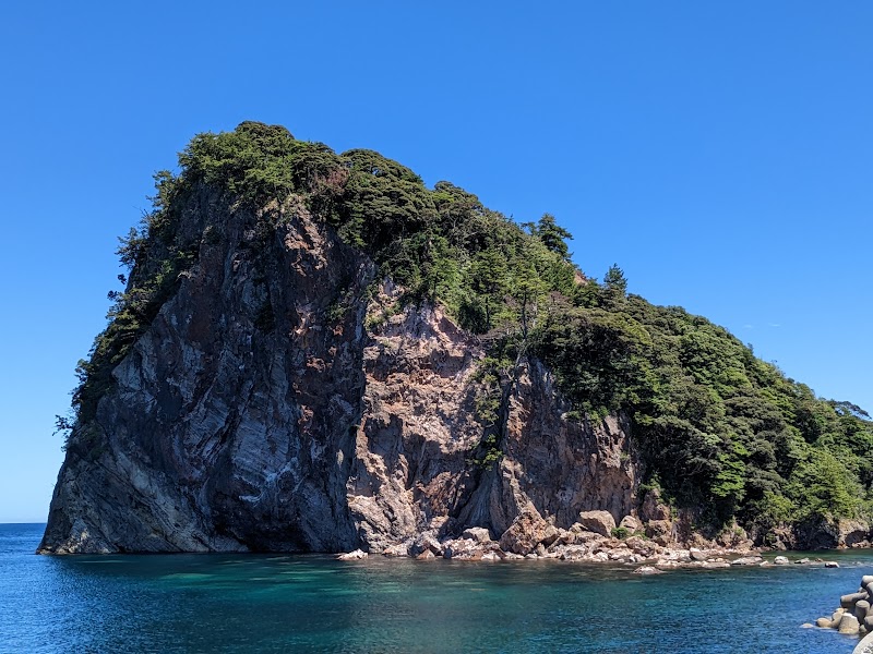 グリーンタフ岩石でできた犬島