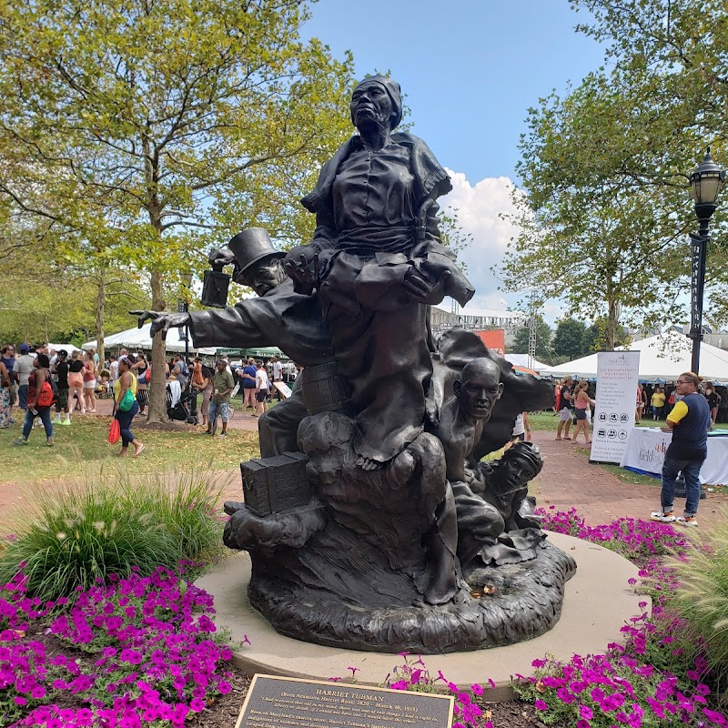 Harriet Tubman - Thomas Garrett Statue