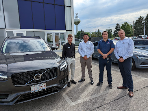 Car Dealer «McGrath Volvo Cars Barrington», reviews and photos, 300 N Hough St, Barrington, IL 60010, USA
