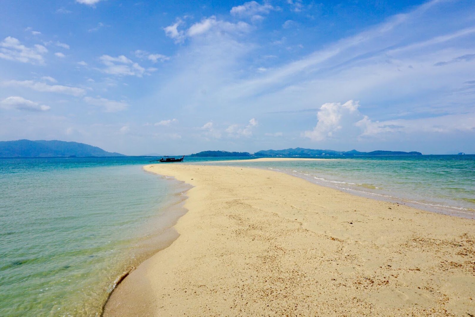 Foto de Phae Beach com água turquesa superfície