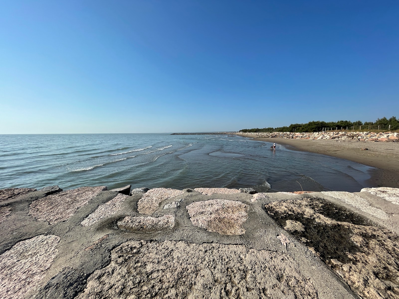 Foto de Spiaggia Rosolina Mare com água turquesa superfície
