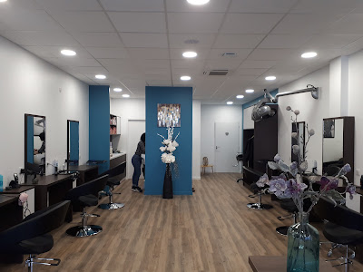 AU DELA DU MIROIR - Coiffeur Conseil à Poligny