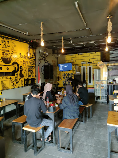 SL Cafe & Coffee - Jl. Raya Junti, Kutagandok, Kec. Kutawaluya, Karawang, Jawa Barat 41358, Indonesia