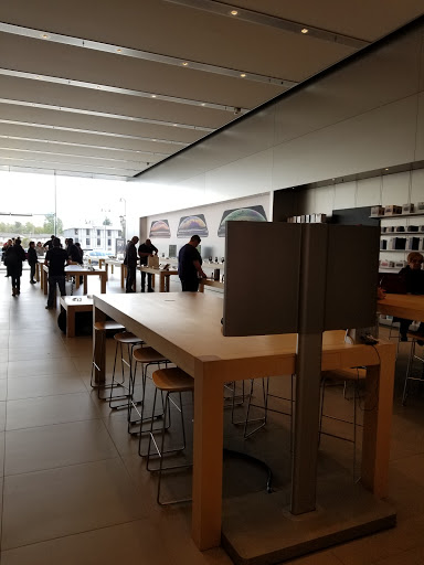 Computer Store «Apple Eton», reviews and photos, 28849 Chagrin Blvd, Woodmere, OH 44122, USA