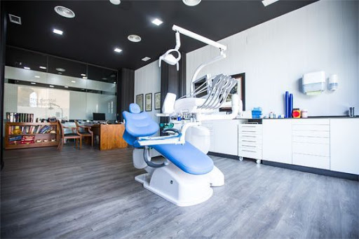 Clínica Rodas, dental, implantes dentales y cirugía maxilofacial