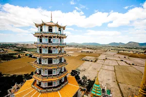 Wat Tham Khao Noi image