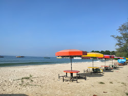 Fotografie cu Ou Chheuteal Beach și așezarea