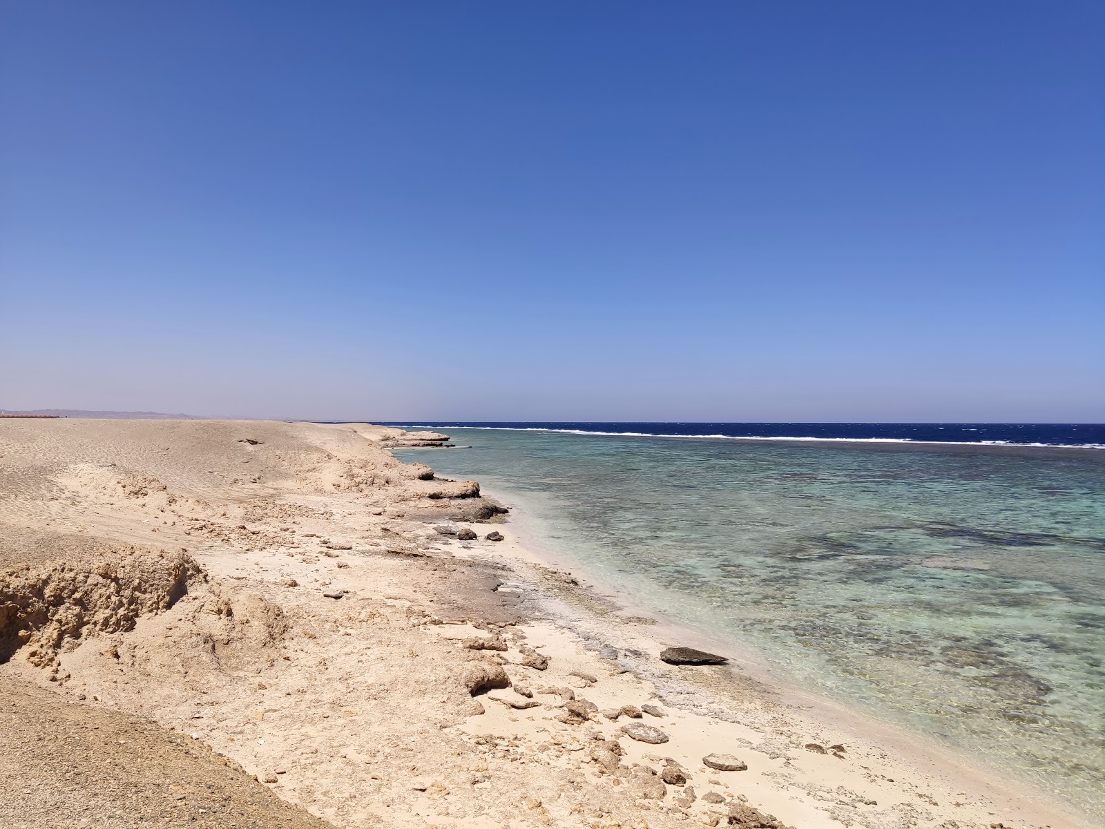 Φωτογραφία του Novotel Marsa Alam Beach Resort με φωτεινή άμμος επιφάνεια