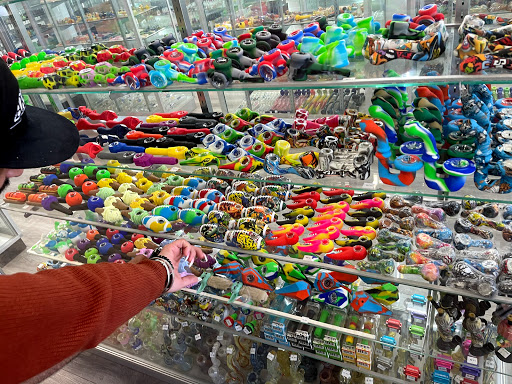 Tobacco Shop «The House of Vape and Smoke», reviews and photos, 944 W 6th St #114, Corona, CA 92882, USA