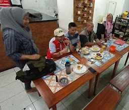 Warung rame photo