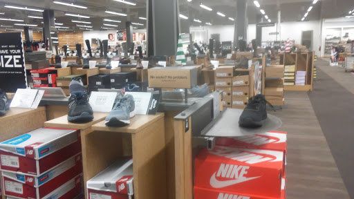 Shoe Store «DSW Designer Shoe Warehouse», reviews and photos, 23171 W Outer Dr, Allen Park, MI 48101, USA
