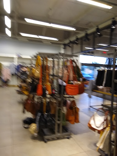 Shoe Store «DSW Designer Shoe Warehouse», reviews and photos, 7896 Dublin Blvd, Dublin, CA 94568, USA