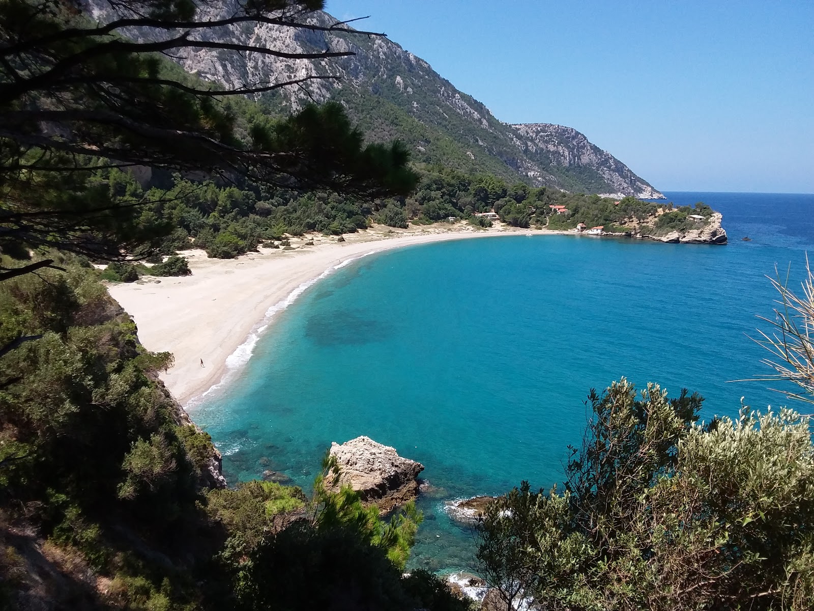 Foto van Megalo Seitani met blauw puur water oppervlakte