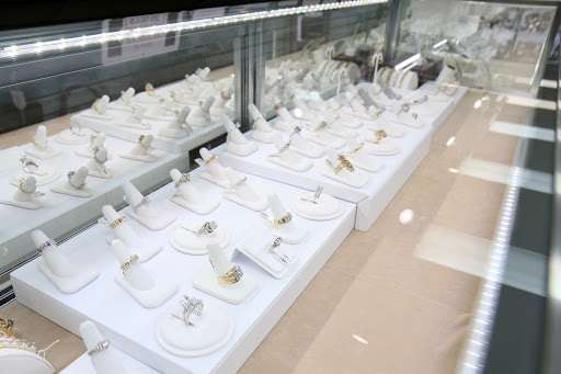 Pawn Shop «Classic Jewelry and Pawn», reviews and photos, 2212 Lakeview Pkwy #300, Rowlett, TX 75088, USA