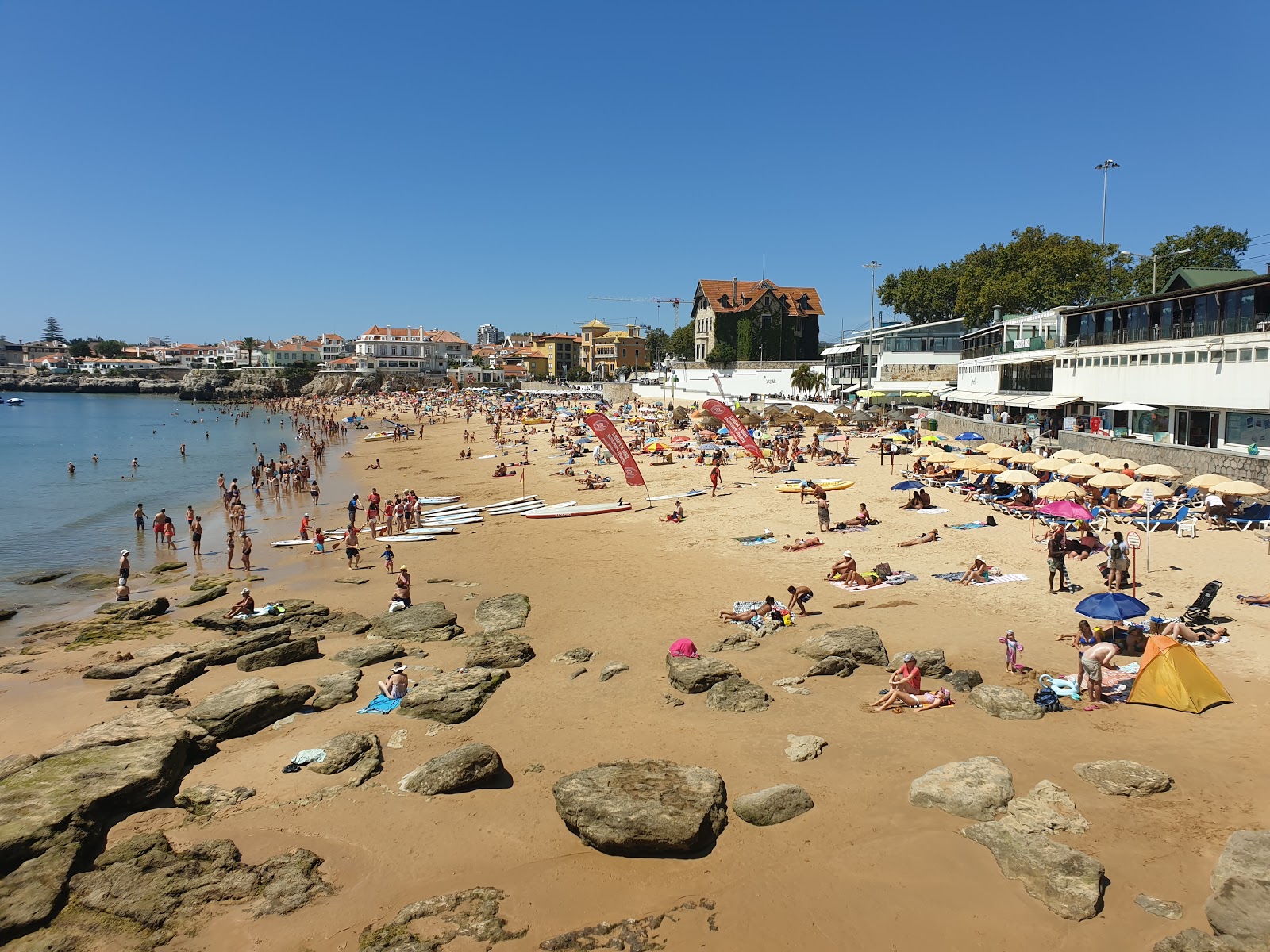 Photo of Praia da Duquesa amenities area