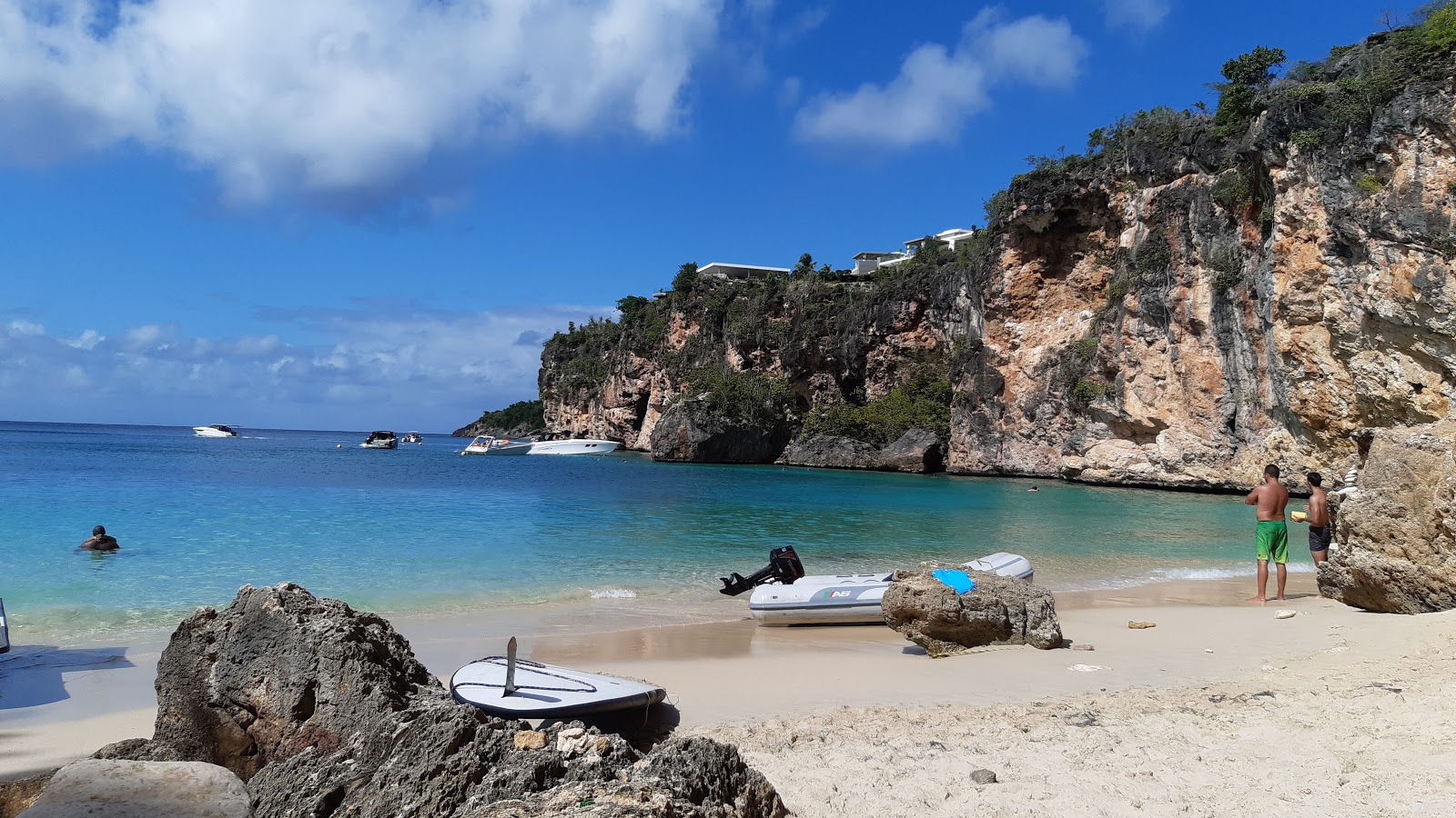 Little Bay beach的照片 具有非常干净级别的清洁度