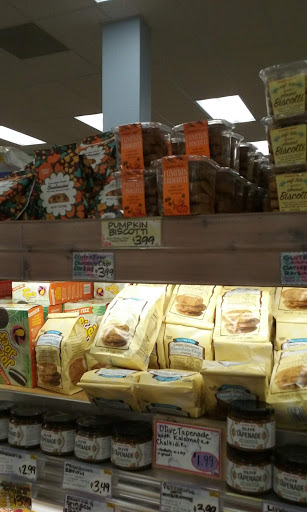 Shopping Mall «The Shops At Kenilworth», reviews and photos, 800 Kenilworth Dr, Towson, MD 21204, USA