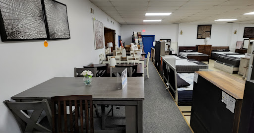 Midwest Clearance Center, 1316 W Lark Industrial Dr, Fenton, MO 63026, USA, 