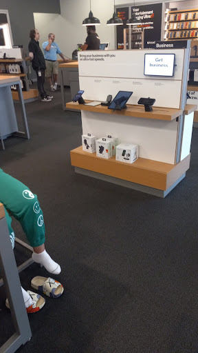 Cell Phone Store «Verizon», reviews and photos, 4650 Jonestown Rd, Harrisburg, PA 17109, USA