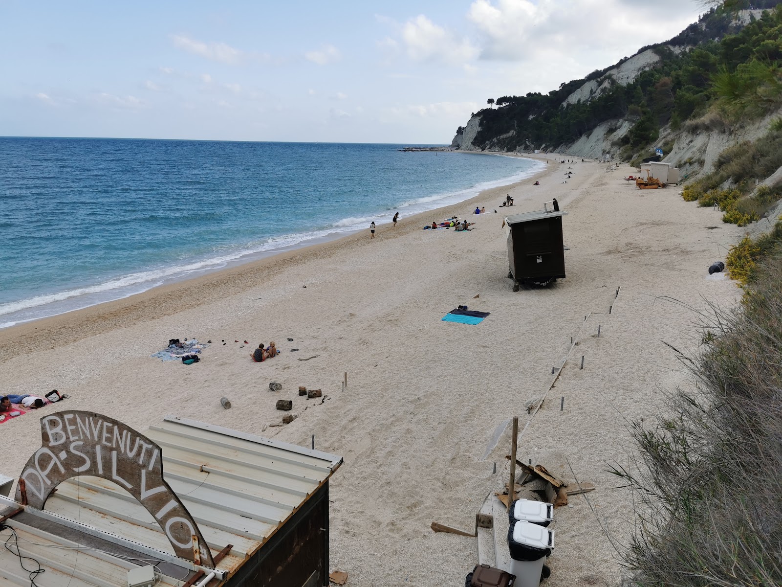 Fotografie cu Spiaggia Sassi Neri cu nivelul de curățenie înalt