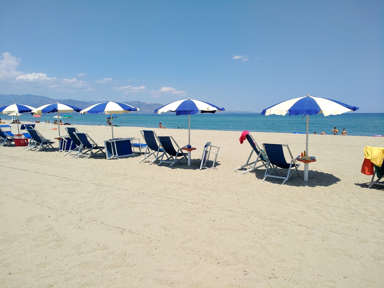 Spiaggia dei Laghi'in fotoğrafı geniş plaj ile birlikte