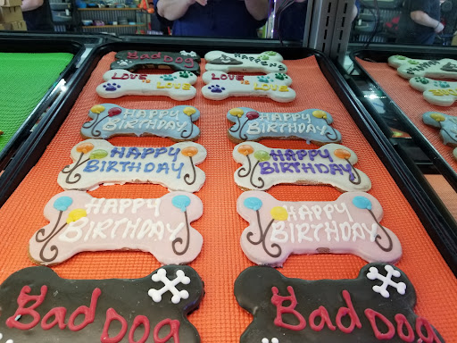 Pet Supply Store «Woof’s Dog Bakery and Holistic Pet Nutrition Center», reviews and photos, 1031 Chetco Ave, Brookings, OR 97415, USA