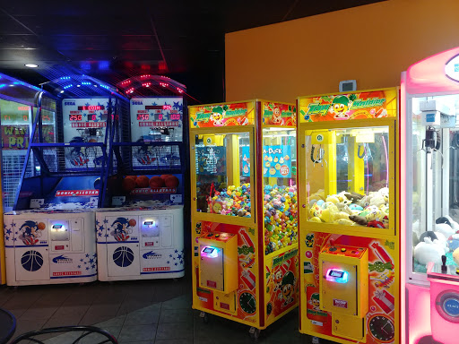 Movie Theater «UA Kaufman Astoria Cinemas 14 & RPX», reviews and photos, 35-30 38th St, Astoria, NY 11101, USA