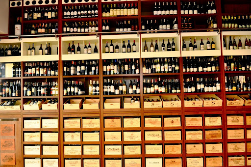 Whisky and Wine Place Wola