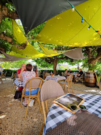 Atmosphère du Restaurant Le Petit Cèdre à Vulaines-sur-Seine - n°2