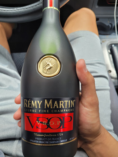 Liquor Store «Cromwell Square Wine & Liquors», reviews and photos, 51 Shunpike Rd #22, Cromwell, CT 06416, USA