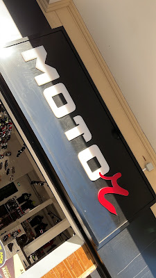 Moto R à Saint-Denis