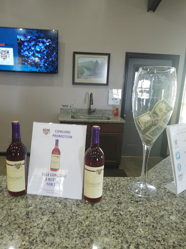 Winery «Lovers Leap Vineyards and Winery», reviews and photos, 1180 Lanes Mill Rd, Lawrenceburg, KY 40342, USA