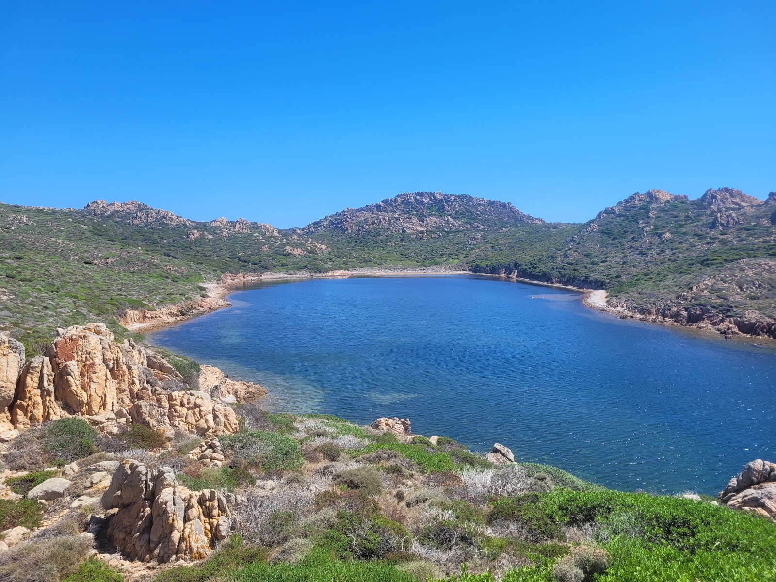 Lunga Cove'in fotoğrafı biraz temiz temizlik seviyesi ile