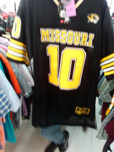 Thrift Store «Red Racks Thrift Store», reviews and photos, 1711 N Glenstone Ave, Springfield, MO 65803, USA