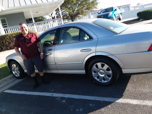 Used Car Dealer «Texas Auto Center», reviews and photos, 2701 S Interstate Hwy 35, San Marcos, TX 78666, USA