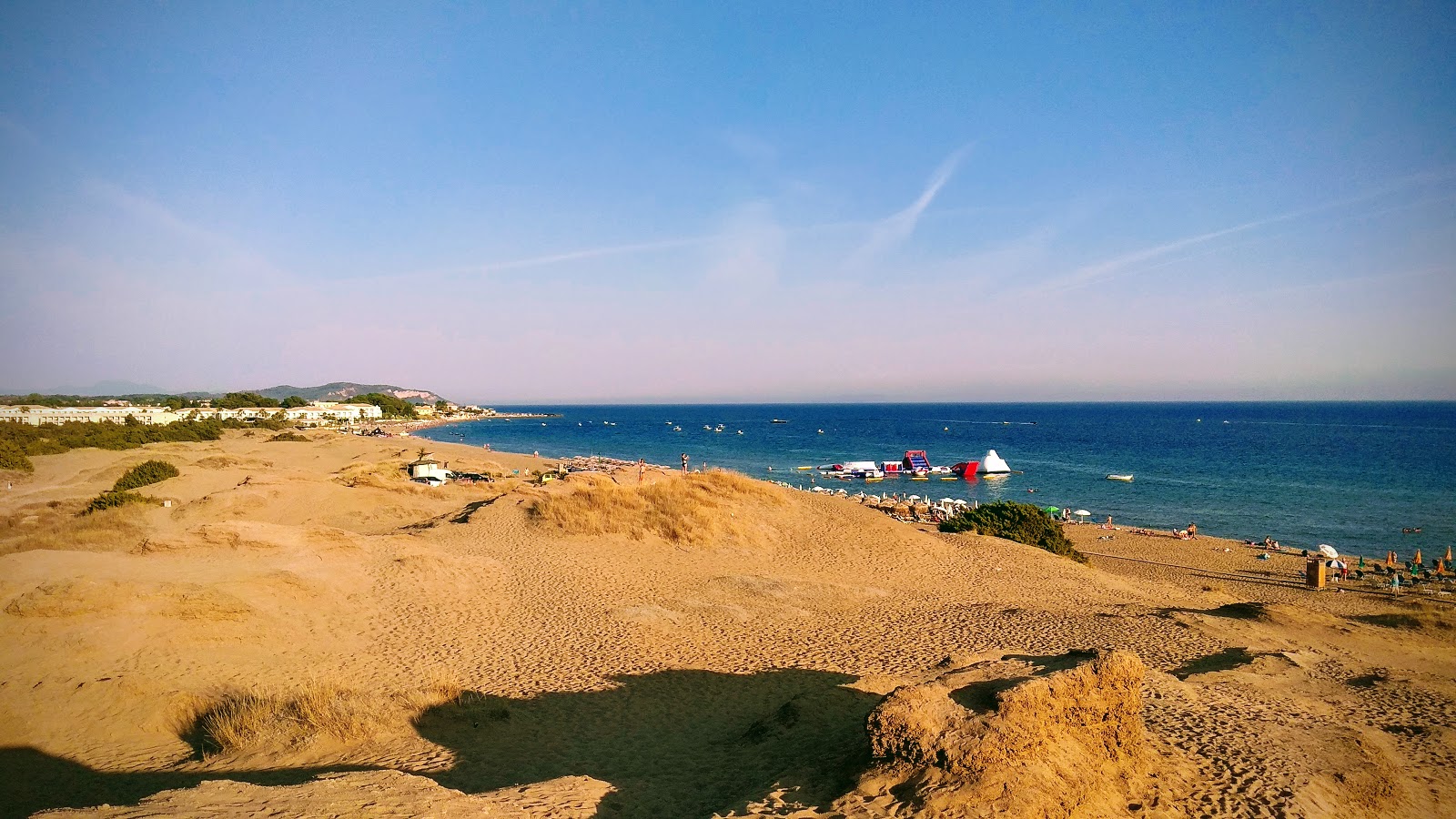 Photo of Issos beach with very clean level of cleanliness