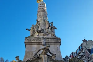 Subé Fountain image