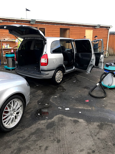 Handy car wash - Swindon
