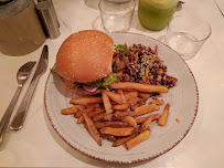 Hamburger du Restaurant méditerranéen Nous Châteaudun à Paris - n°7