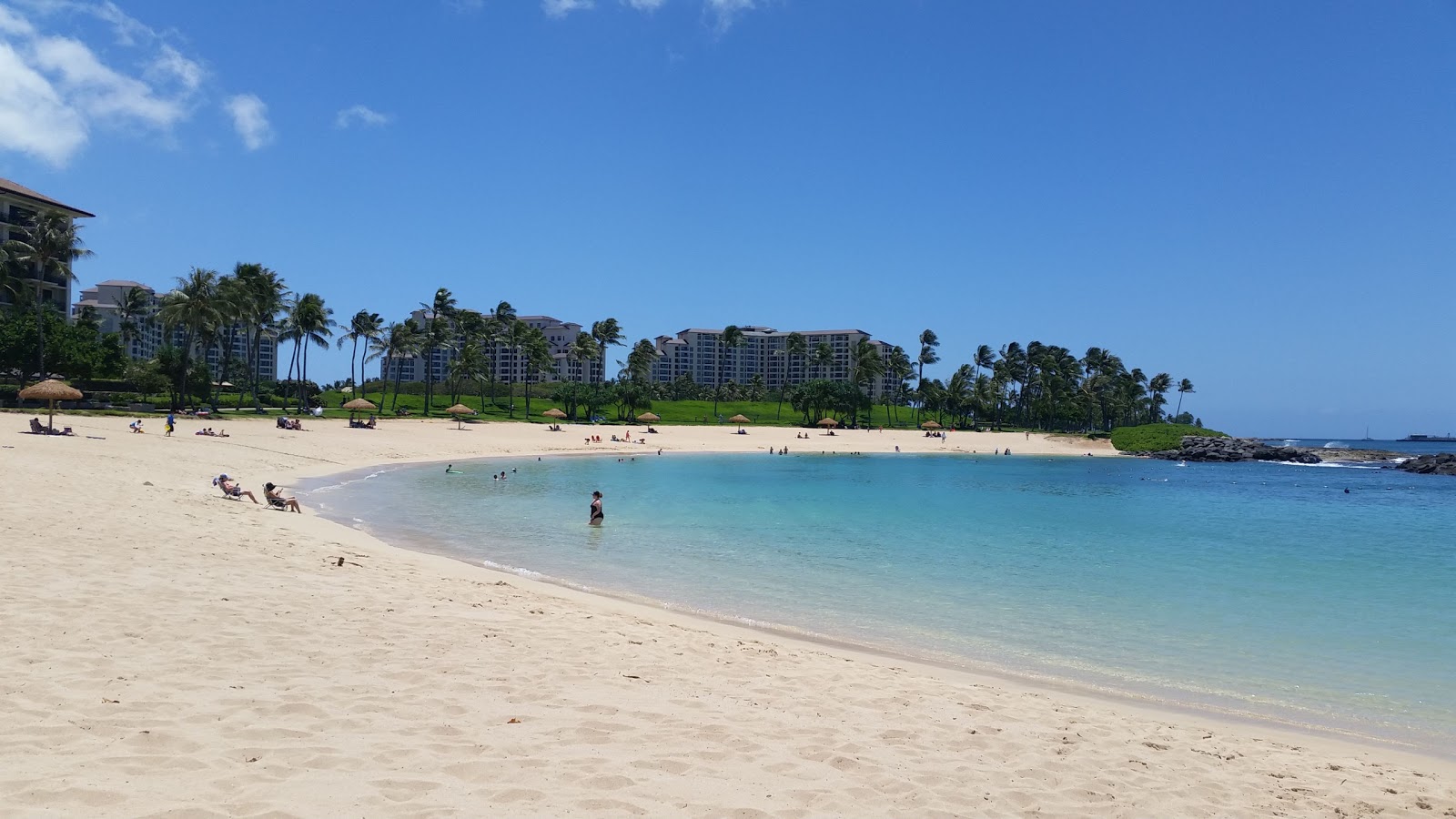 Fotografie cu Plaja Ko Olina Lagoon III cu o suprafață de nisip beige fin