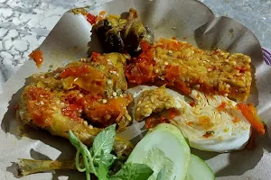 Ayam Penyet Pedas Bingit image