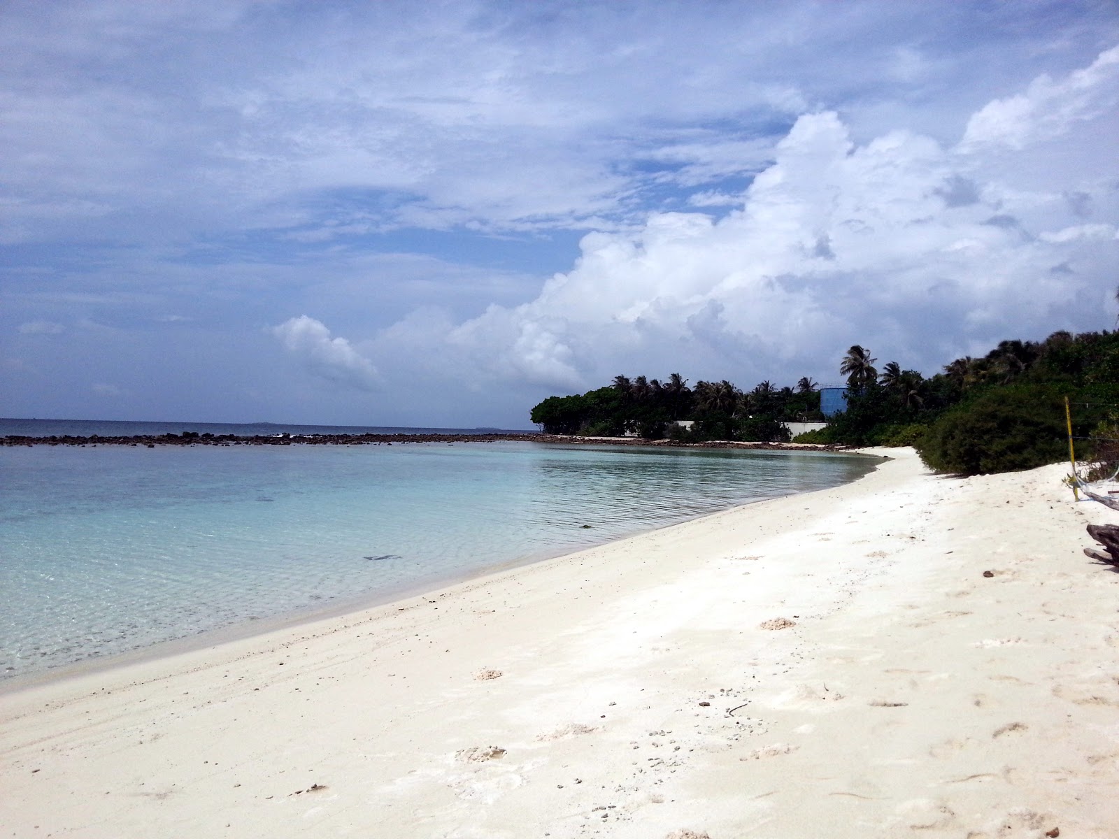 Foto van Villingili Beach en de nederzetting