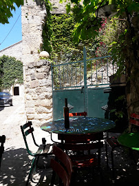 Atmosphère du Restaurant Le Tisonnier à La Garde-Adhémar - n°2